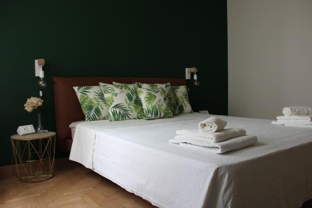 Casa Sivori Sul Lago Di Garda Con Ampio Giardino เดเซนซาโนเดลการ์ดา ภายนอก รูปภาพ