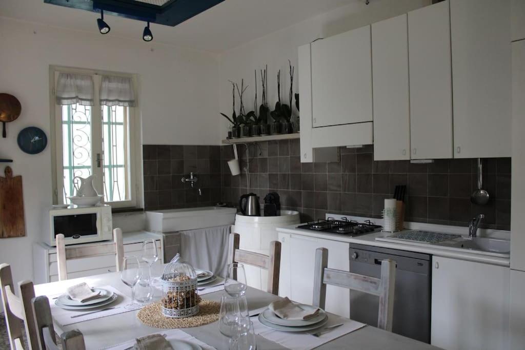 Casa Sivori Sul Lago Di Garda Con Ampio Giardino เดเซนซาโนเดลการ์ดา ภายนอก รูปภาพ